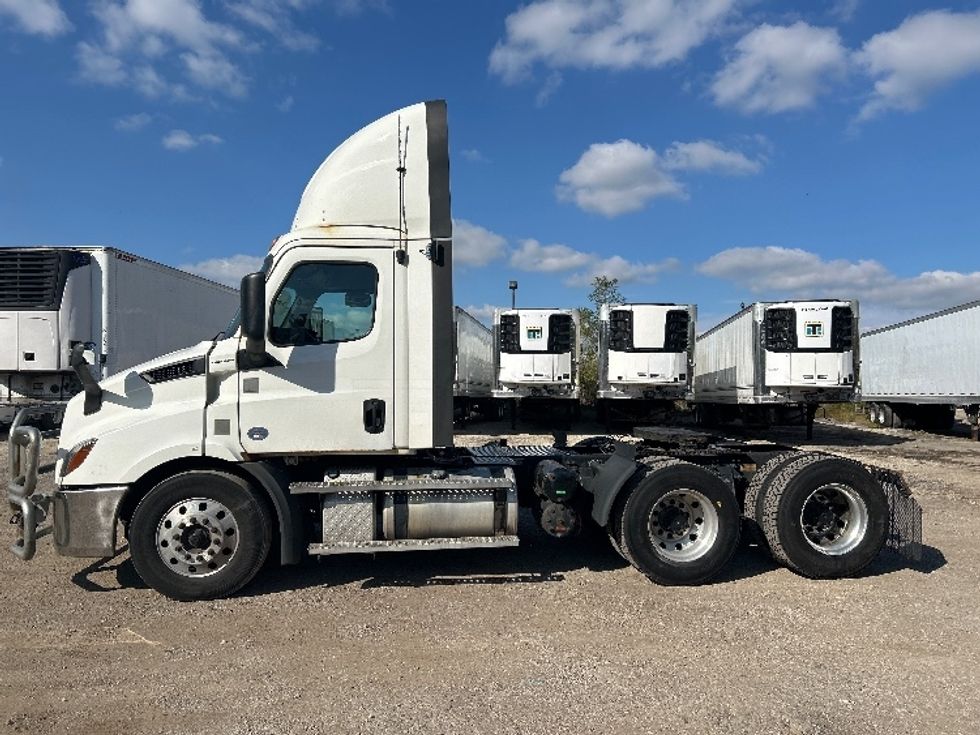Day Cab Tractor-Heavy Duty Tractors-Freightliner-2020-T11664ST-East Chicago-IN-415,964\n\t\tmiles-$ 47,750 - Image 4