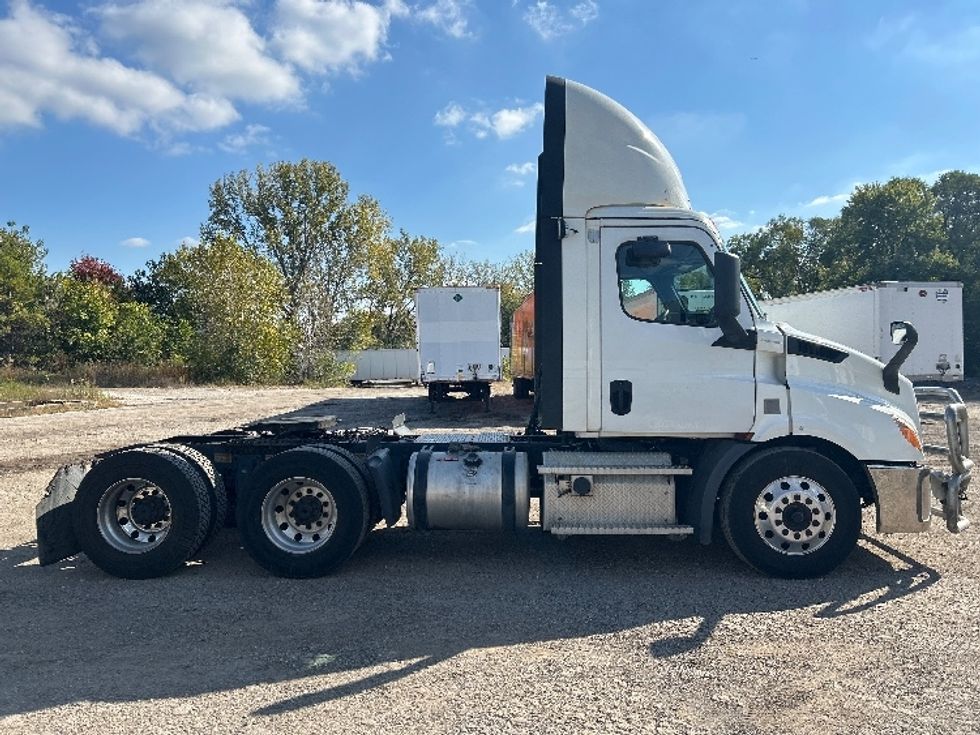 Day Cab Tractor-Heavy Duty Tractors-Freightliner-2020-T11664ST-East Chicago-IN-415,964\n\t\tmiles-$ 47,750 - Image 8