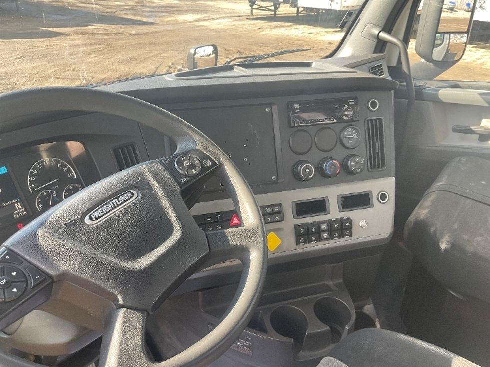 Day Cab Tractor-Heavy Duty Tractors-Freightliner-2020-T11664ST-East Chicago-IN-487,815\n\t\tmiles-$ 48,750 - Image 10