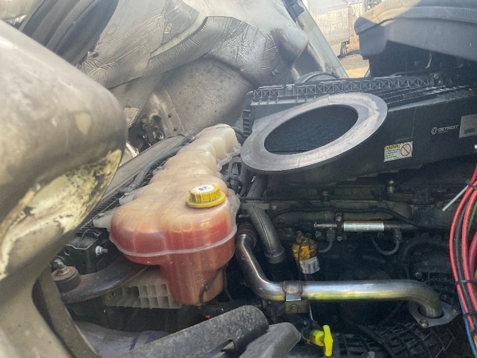 Day Cab Tractor-Heavy Duty Tractors-Freightliner-2020-T11664ST-East Chicago-IN-487,815\n\t\tmiles-$ 48,750 - Image 16