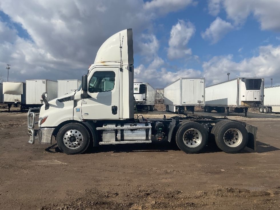 Day Cab Tractor-Heavy Duty Tractors-Freightliner-2020-T11664ST-East Chicago-IN-487,815\n\t\tmiles-$ 48,750 - Image 4