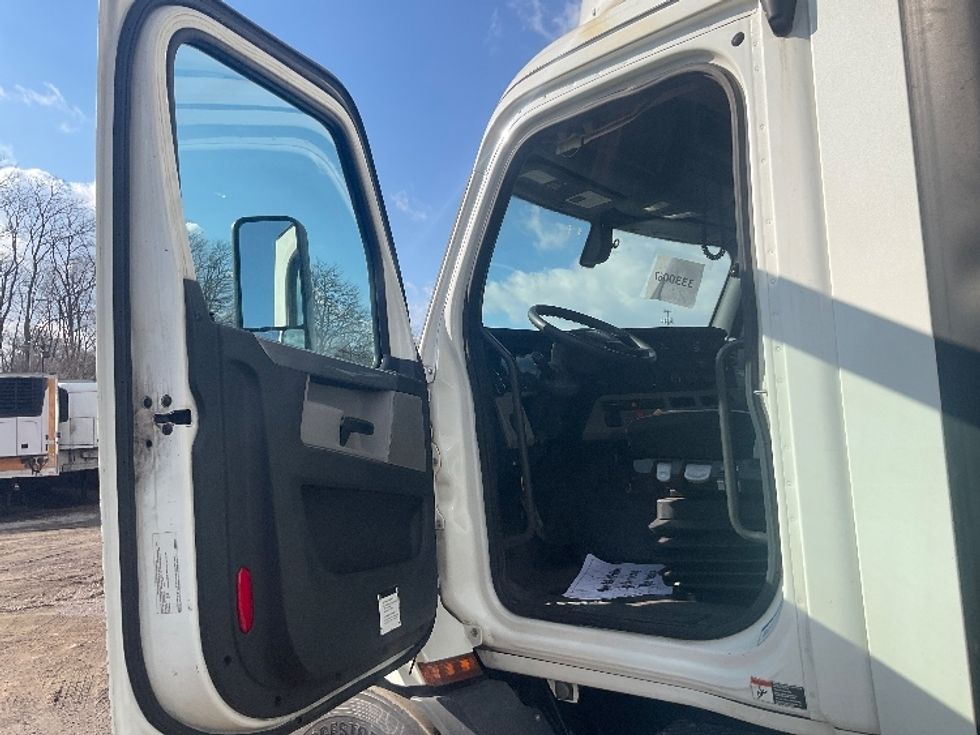 Day Cab Tractor-Heavy Duty Tractors-Freightliner-2020-T11664ST-East Chicago-IN-487,815\n\t\tmiles-$ 48,750 - Image 9