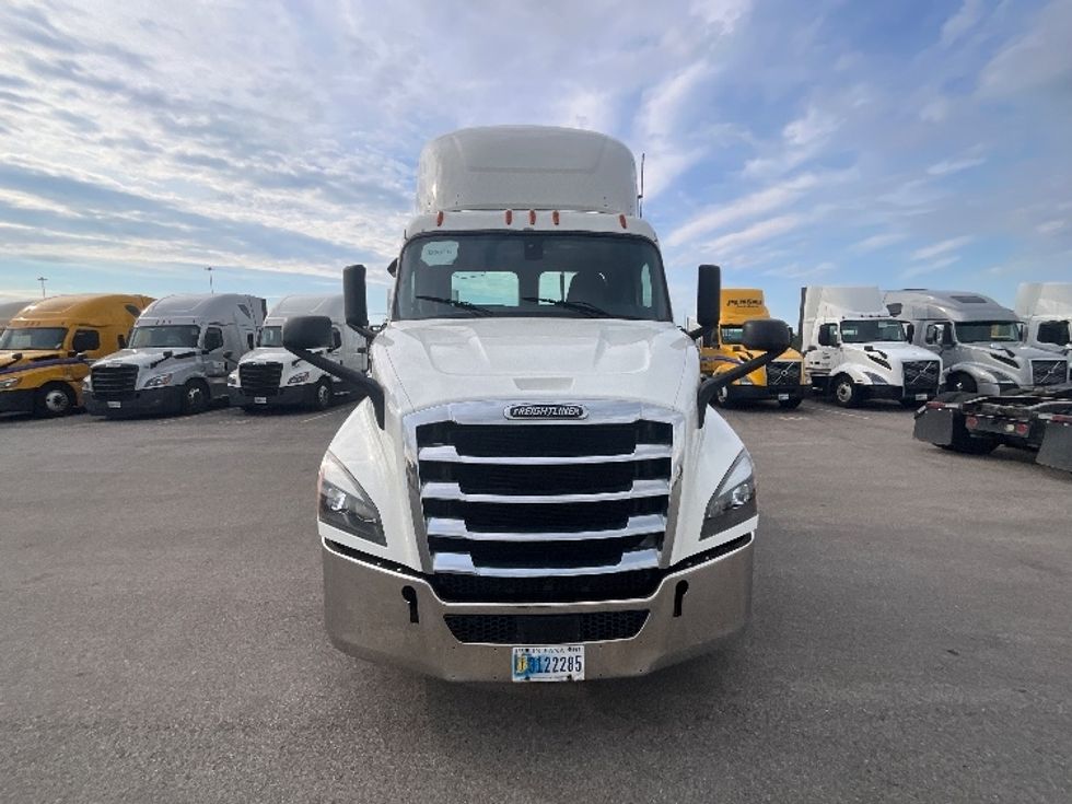 Day Cab Tractor-Heavy Duty Tractors-Freightliner-2020-T11664ST-East Chicago-IN-503,707\n\t\tmiles-$ 43,250 - Image 2