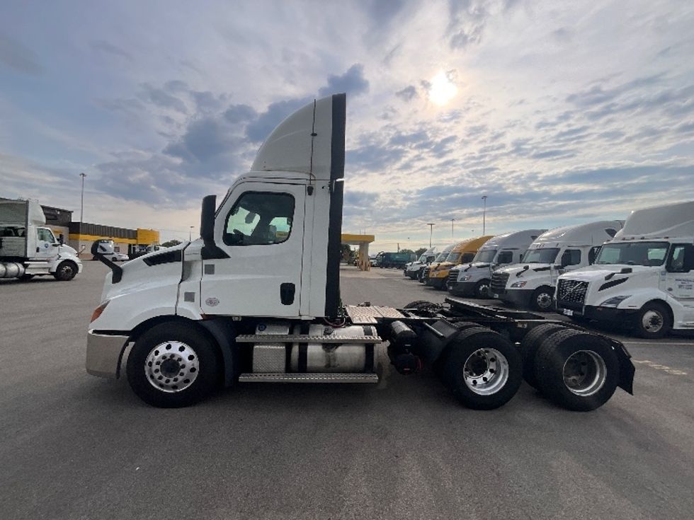 Day Cab Tractor-Heavy Duty Tractors-Freightliner-2020-T11664ST-East Chicago-IN-503,707\n\t\tmiles-$ 43,250 - Image 4