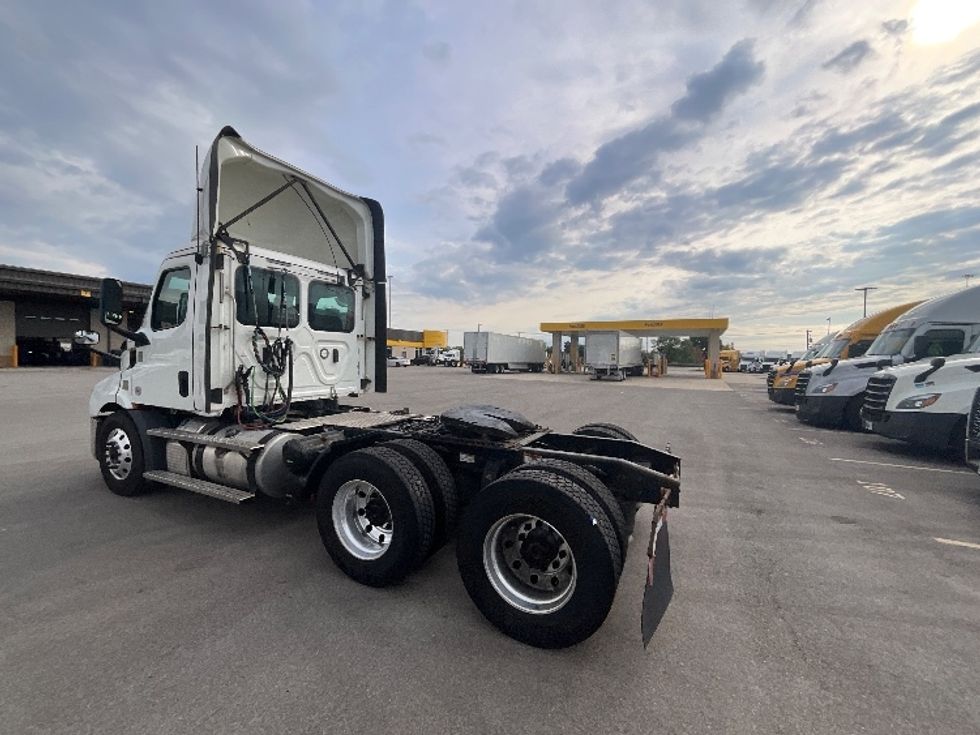 Day Cab Tractor-Heavy Duty Tractors-Freightliner-2020-T11664ST-East Chicago-IN-503,707\n\t\tmiles-$ 43,250 - Image 5