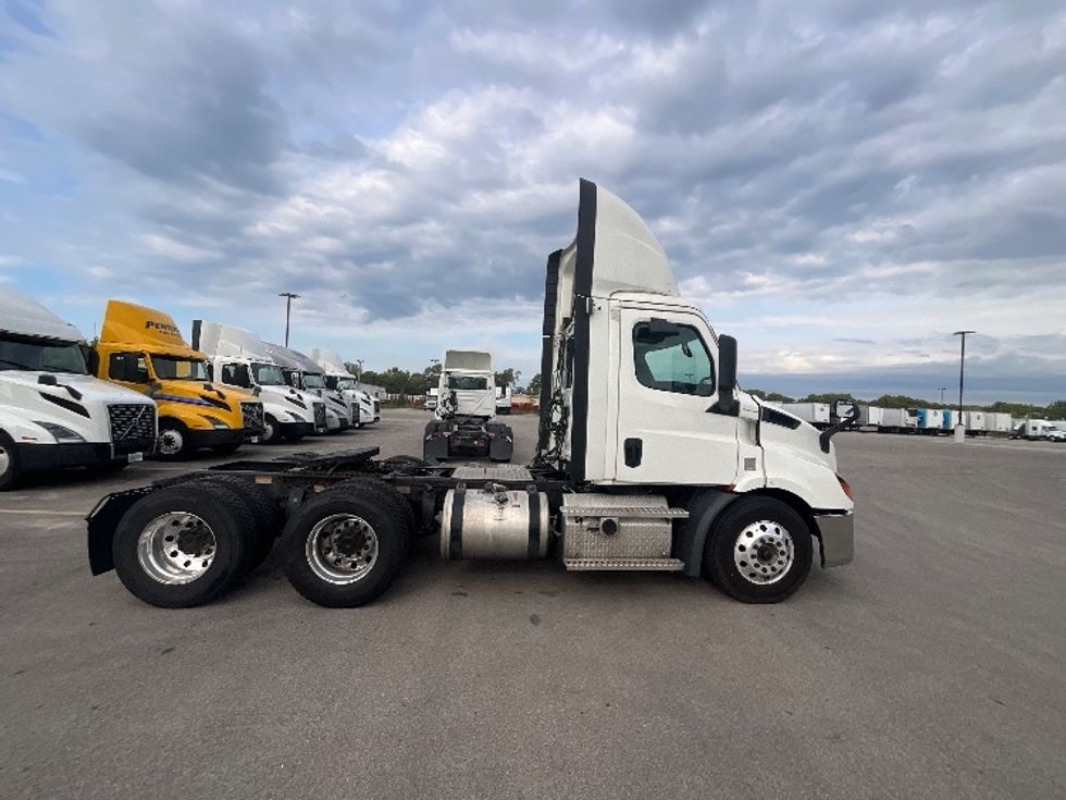 Day Cab Tractor-Heavy Duty Tractors-Freightliner-2020-T11664ST-East Chicago-IN-503,707\n\t\tmiles-$ 43,250 - Image 8