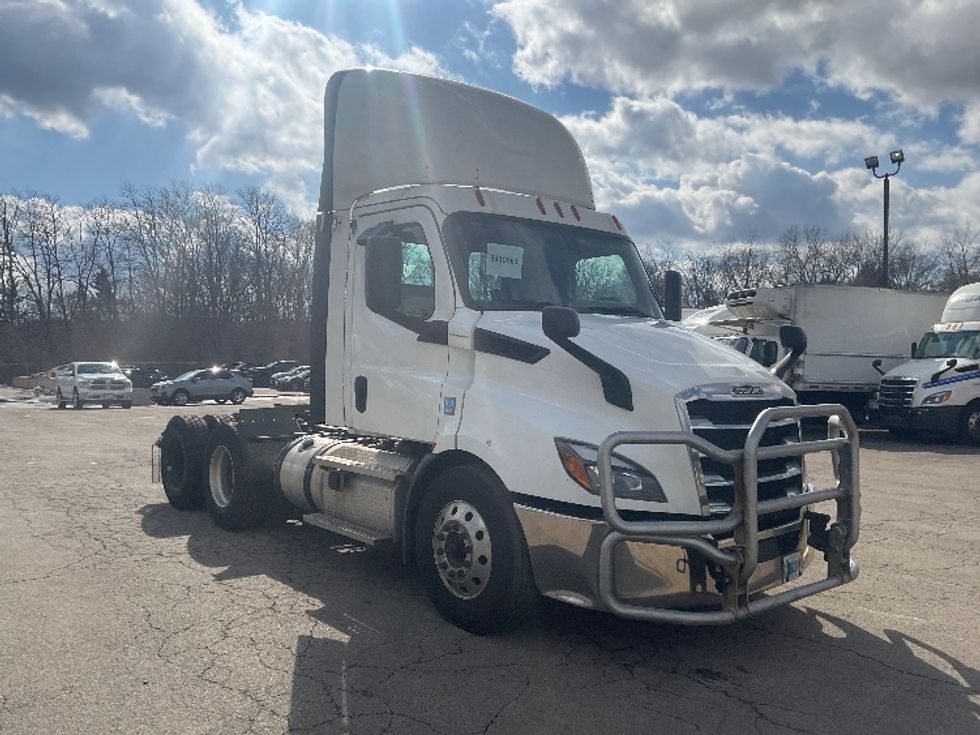 Day Cab Tractor-Heavy Duty Tractors-Freightliner-2020-T11664ST-East Chicago-IN-550,678\n\t\tmiles-$ 42,500 - Image 1