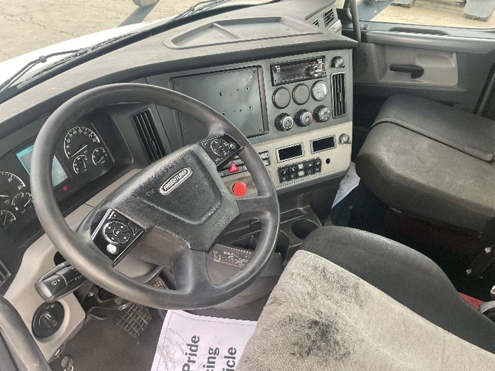 Day Cab Tractor-Heavy Duty Tractors-Freightliner-2020-T11664ST-East Chicago-IN-550,678\n\t\tmiles-$ 42,500 - Image 10
