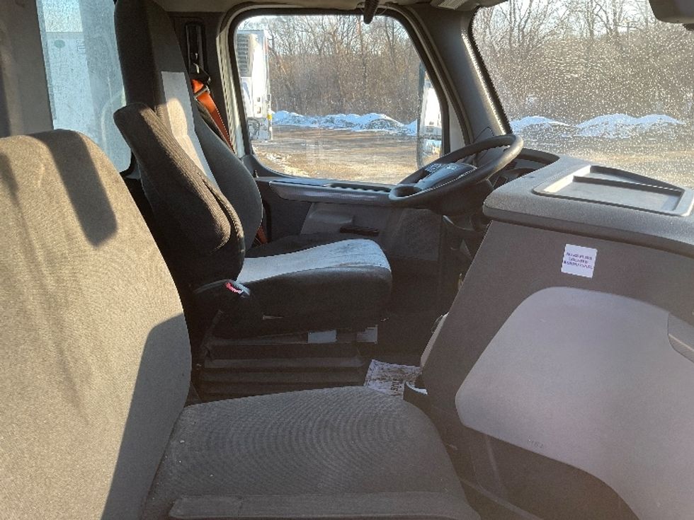 Day Cab Tractor-Heavy Duty Tractors-Freightliner-2020-T11664ST-East Chicago-IN-550,678\n\t\tmiles-$ 42,500 - Image 14