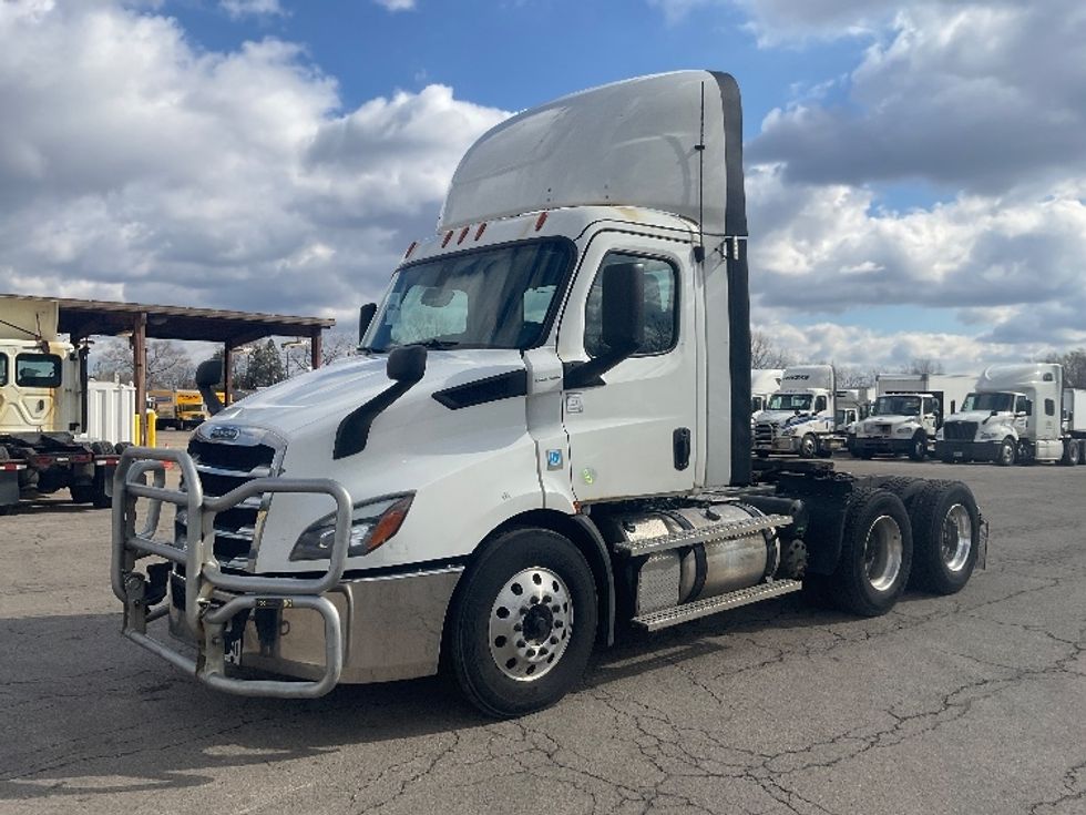 Day Cab Tractor-Heavy Duty Tractors-Freightliner-2020-T11664ST-East Chicago-IN-550,678\n\t\tmiles-$ 42,500 - Image 3