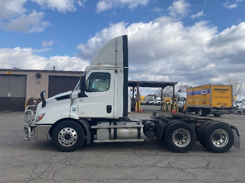 Day Cab Tractor-Heavy Duty Tractors-Freightliner-2020-T11664ST-East Chicago-IN-550,678\n\t\tmiles-$ 42,500 - Image 4