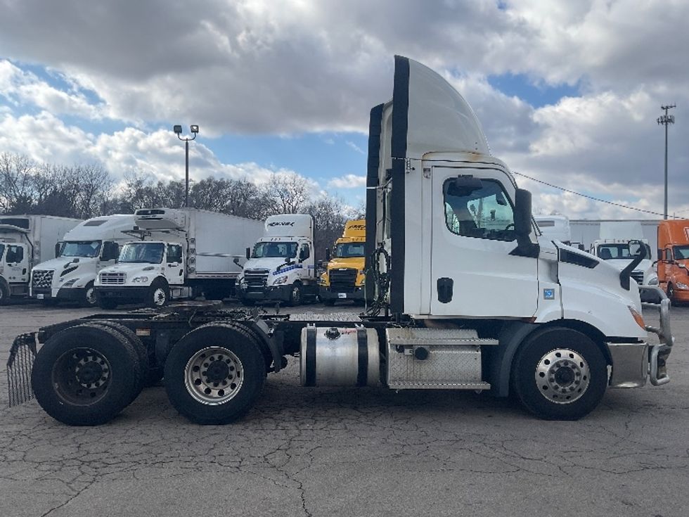 Day Cab Tractor-Heavy Duty Tractors-Freightliner-2020-T11664ST-East Chicago-IN-550,678\n\t\tmiles-$ 42,500 - Image 8