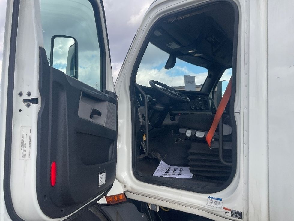 Day Cab Tractor-Heavy Duty Tractors-Freightliner-2020-T11664ST-East Chicago-IN-550,678\n\t\tmiles-$ 42,500 - Image 9