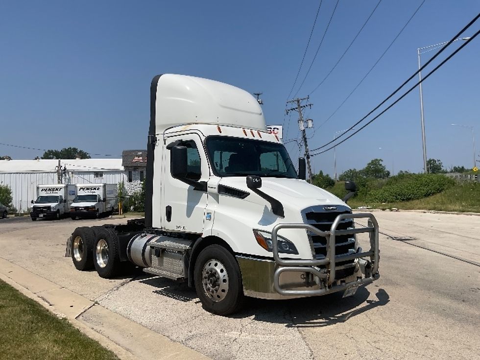 Day Cab Tractor-Heavy Duty Tractors-Freightliner-2020-T11664ST-East Chicago-IN-577,045\n\t\tmiles-$ 36,750 - Image 1