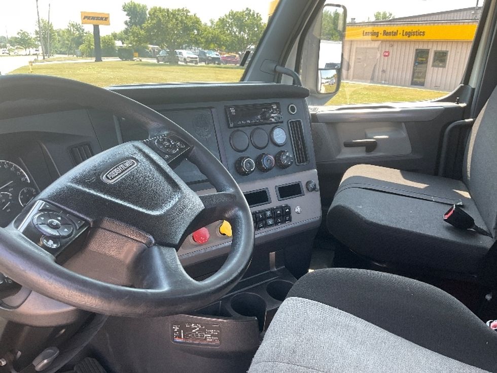 Day Cab Tractor-Heavy Duty Tractors-Freightliner-2020-T11664ST-East Chicago-IN-577,045\n\t\tmiles-$ 36,750 - Image 10