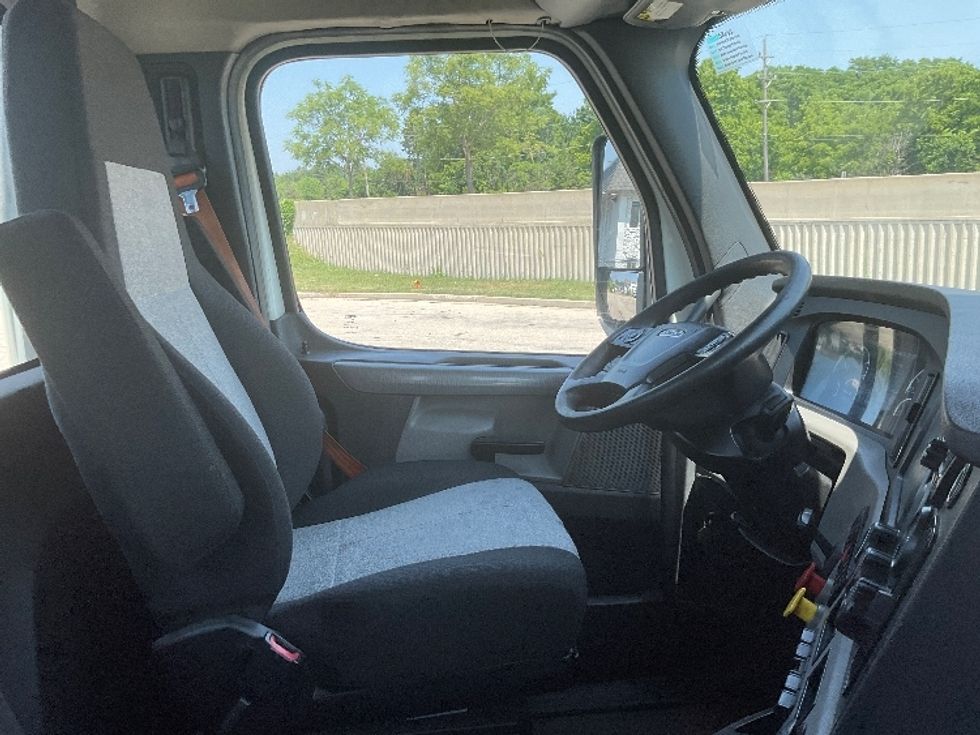 Day Cab Tractor-Heavy Duty Tractors-Freightliner-2020-T11664ST-East Chicago-IN-577,045\n\t\tmiles-$ 36,750 - Image 14