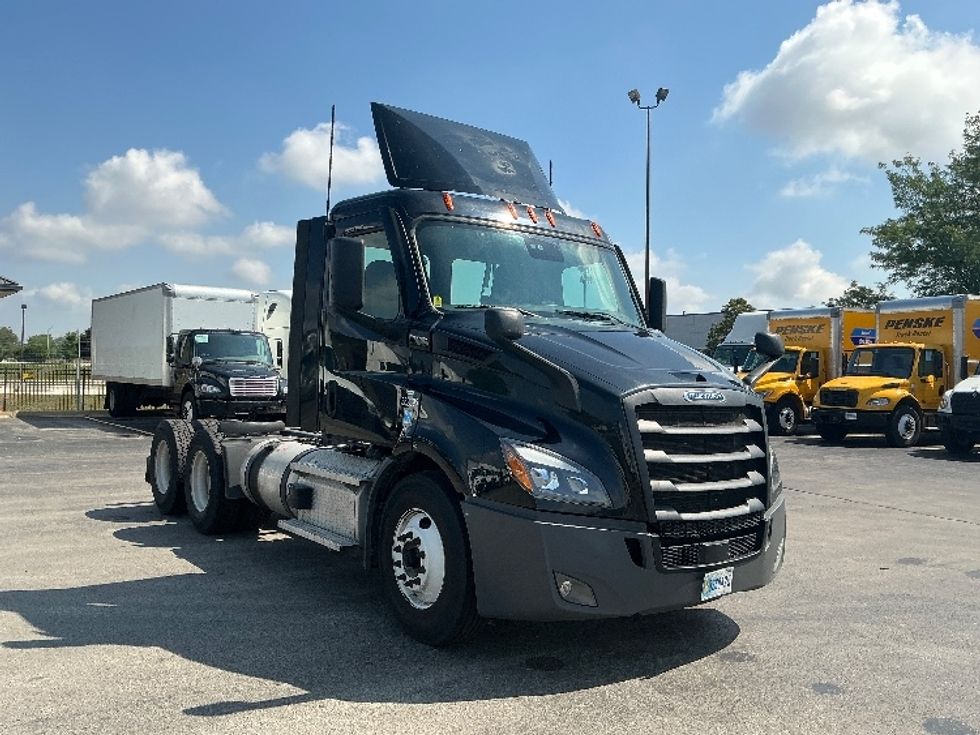 Day Cab Tractor-Heavy Duty Tractors-Freightliner-2020-T11664ST-East Chicago-IN-589,995\n\t\tmiles-$ 30,750 - Image 1