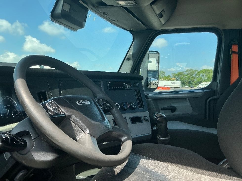 Day Cab Tractor-Heavy Duty Tractors-Freightliner-2020-T11664ST-East Chicago-IN-589,995\n\t\tmiles-$ 30,750 - Image 10