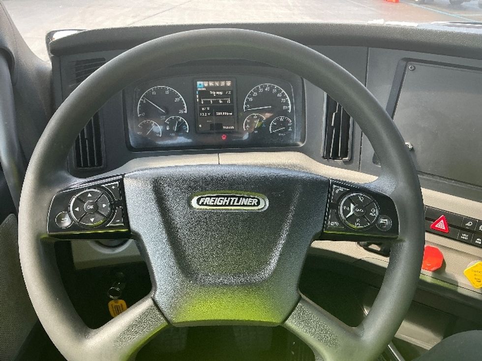 Day Cab Tractor-Heavy Duty Tractors-Freightliner-2020-T11664ST-East Chicago-IN-589,995\n\t\tmiles-$ 30,750 - Image 11