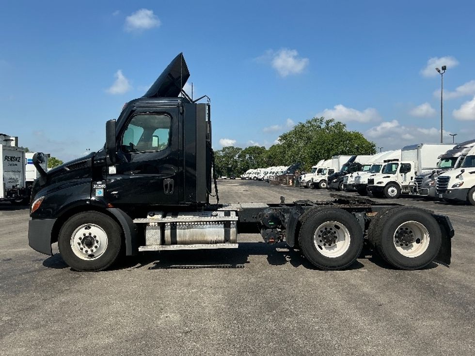Day Cab Tractor-Heavy Duty Tractors-Freightliner-2020-T11664ST-East Chicago-IN-589,995\n\t\tmiles-$ 30,750 - Image 4