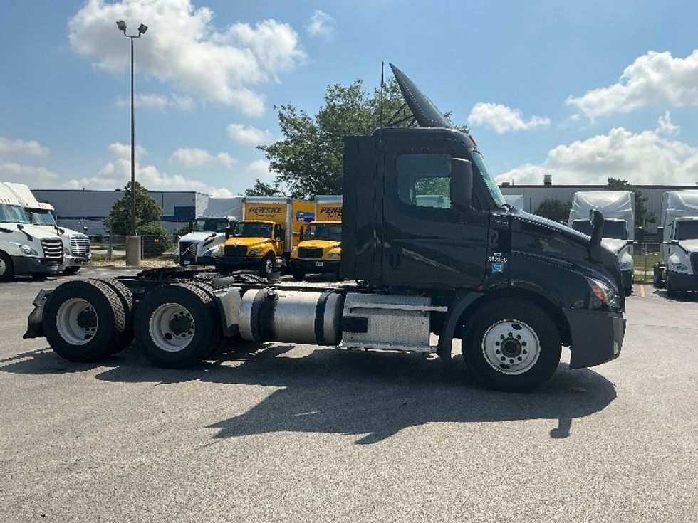 Day Cab Tractor-Heavy Duty Tractors-Freightliner-2020-T11664ST-East Chicago-IN-589,995\n\t\tmiles-$ 30,750 - Image 8