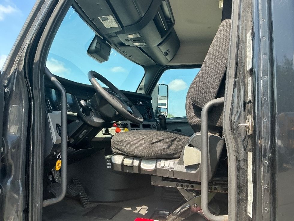Day Cab Tractor-Heavy Duty Tractors-Freightliner-2020-T11664ST-East Chicago-IN-589,995\n\t\tmiles-$ 30,750 - Image 9