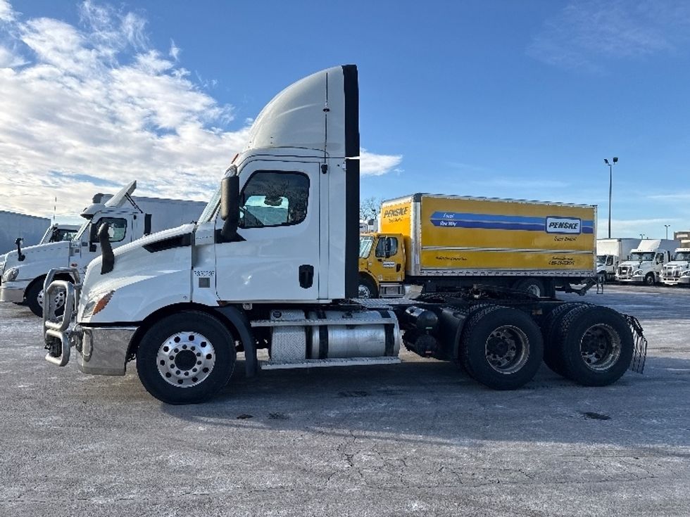 Day Cab Tractor-Heavy Duty Tractors-Freightliner-2020-T11664ST-East Chicago-IN-600,896\n\t\tmiles-$ 30,750 - Image 4