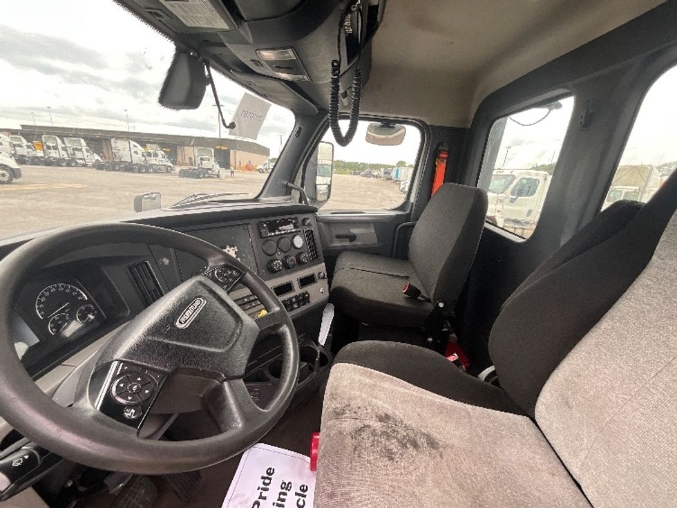 Day Cab Tractor-Heavy Duty Tractors-Freightliner-2020-T11664ST-East Chicago-IN-690,678\n\t\tmiles-$ 30,750 - Image 10