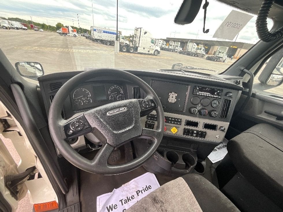 Day Cab Tractor-Heavy Duty Tractors-Freightliner-2020-T11664ST-East Chicago-IN-690,678\n\t\tmiles-$ 30,750 - Image 11