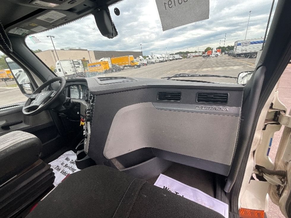 Day Cab Tractor-Heavy Duty Tractors-Freightliner-2020-T11664ST-East Chicago-IN-690,678\n\t\tmiles-$ 30,750 - Image 13