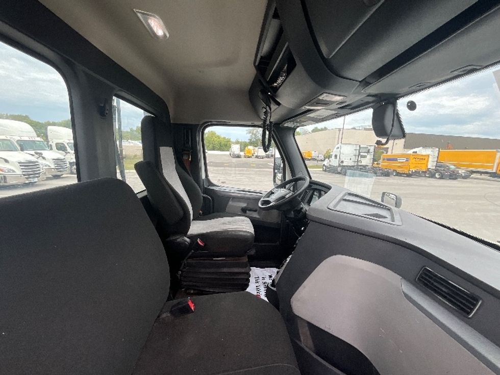 Day Cab Tractor-Heavy Duty Tractors-Freightliner-2020-T11664ST-East Chicago-IN-690,678\n\t\tmiles-$ 30,750 - Image 14