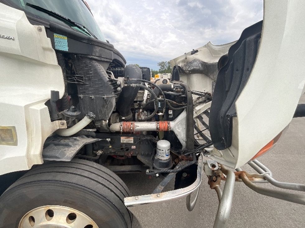 Day Cab Tractor-Heavy Duty Tractors-Freightliner-2020-T11664ST-East Chicago-IN-690,678\n\t\tmiles-$ 30,750 - Image 15