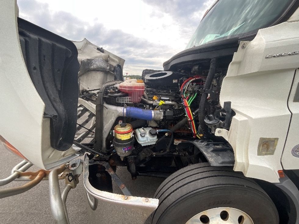 Day Cab Tractor-Heavy Duty Tractors-Freightliner-2020-T11664ST-East Chicago-IN-690,678\n\t\tmiles-$ 30,750 - Image 16