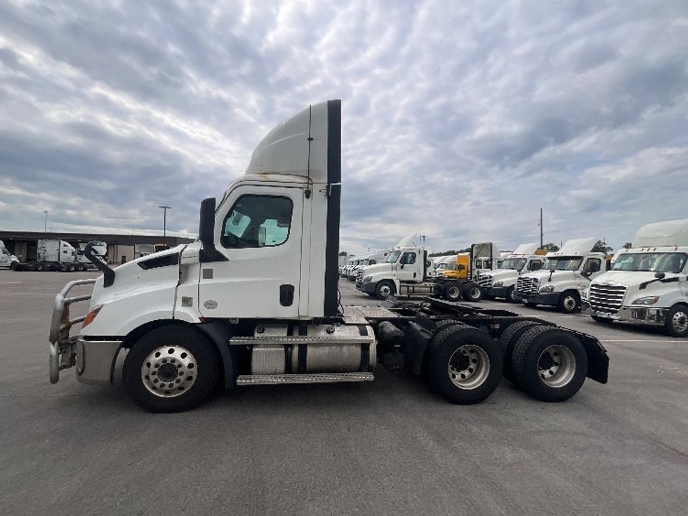 Day Cab Tractor-Heavy Duty Tractors-Freightliner-2020-T11664ST-East Chicago-IN-690,678\n\t\tmiles-$ 30,750 - Image 4