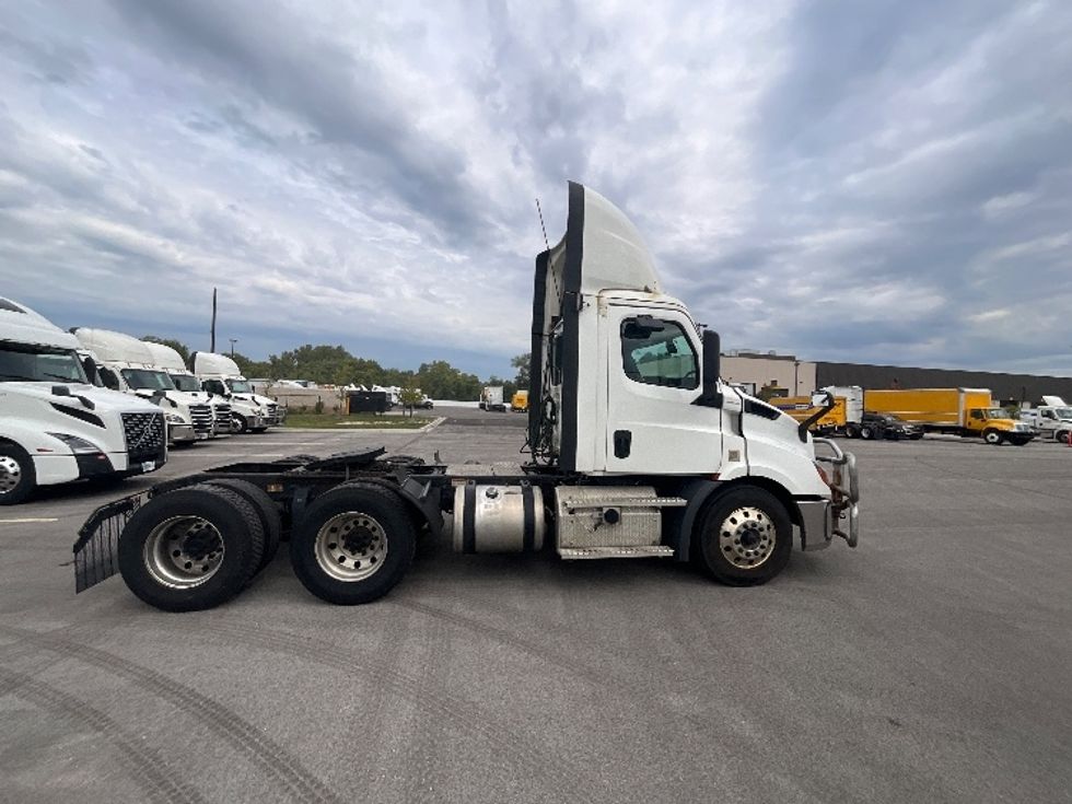 Day Cab Tractor-Heavy Duty Tractors-Freightliner-2020-T11664ST-East Chicago-IN-690,678\n\t\tmiles-$ 30,750 - Image 8