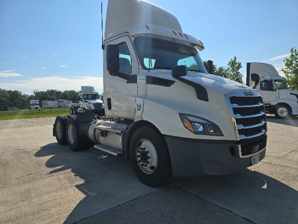 Day Cab Tractor-Heavy Duty Tractors-Freightliner-2020-T11664ST-East Liberty-OH-460,788\n\t\tmiles-$ 45,250 - Image 1