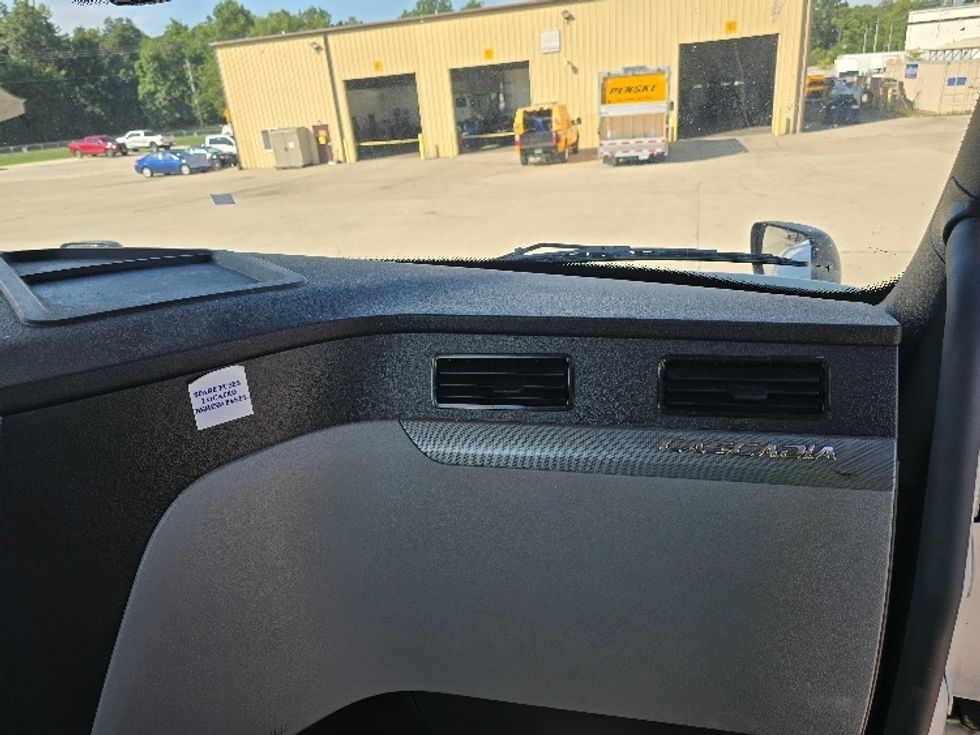 Day Cab Tractor-Heavy Duty Tractors-Freightliner-2020-T11664ST-East Liberty-OH-460,788\n\t\tmiles-$ 45,250 - Image 13