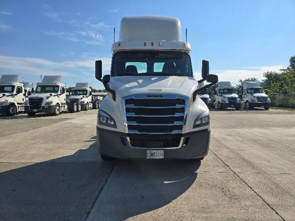 Day Cab Tractor-Heavy Duty Tractors-Freightliner-2020-T11664ST-East Liberty-OH-460,788\n\t\tmiles-$ 45,250 - Image 2