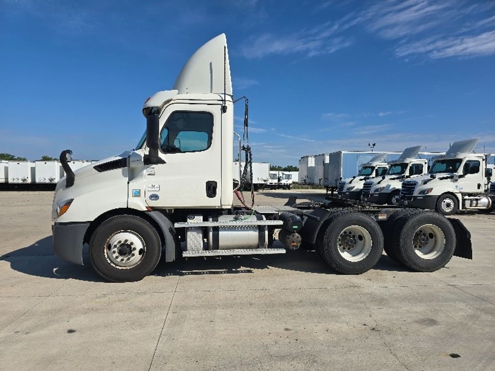 Day Cab Tractor-Heavy Duty Tractors-Freightliner-2020-T11664ST-East Liberty-OH-460,788\n\t\tmiles-$ 45,250 - Image 4