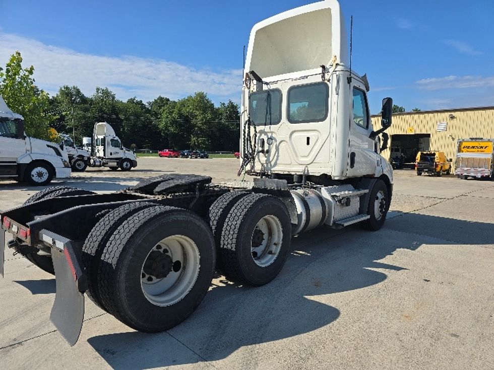 Day Cab Tractor-Heavy Duty Tractors-Freightliner-2020-T11664ST-East Liberty-OH-460,788\n\t\tmiles-$ 45,250 - Image 7