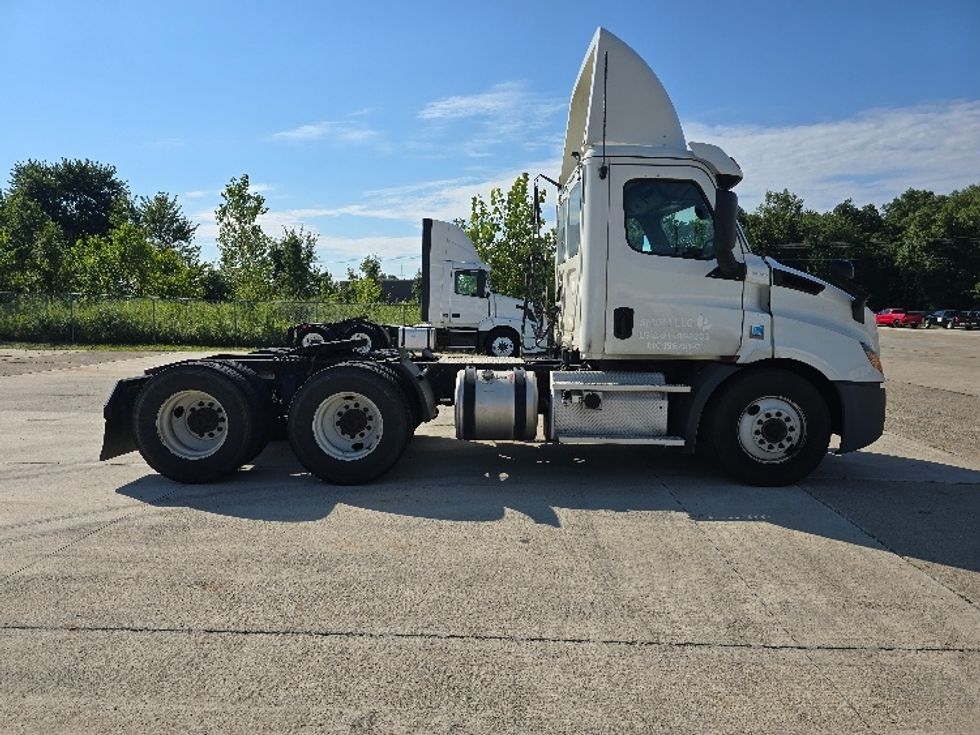 Day Cab Tractor-Heavy Duty Tractors-Freightliner-2020-T11664ST-East Liberty-OH-460,788\n\t\tmiles-$ 45,250 - Image 8