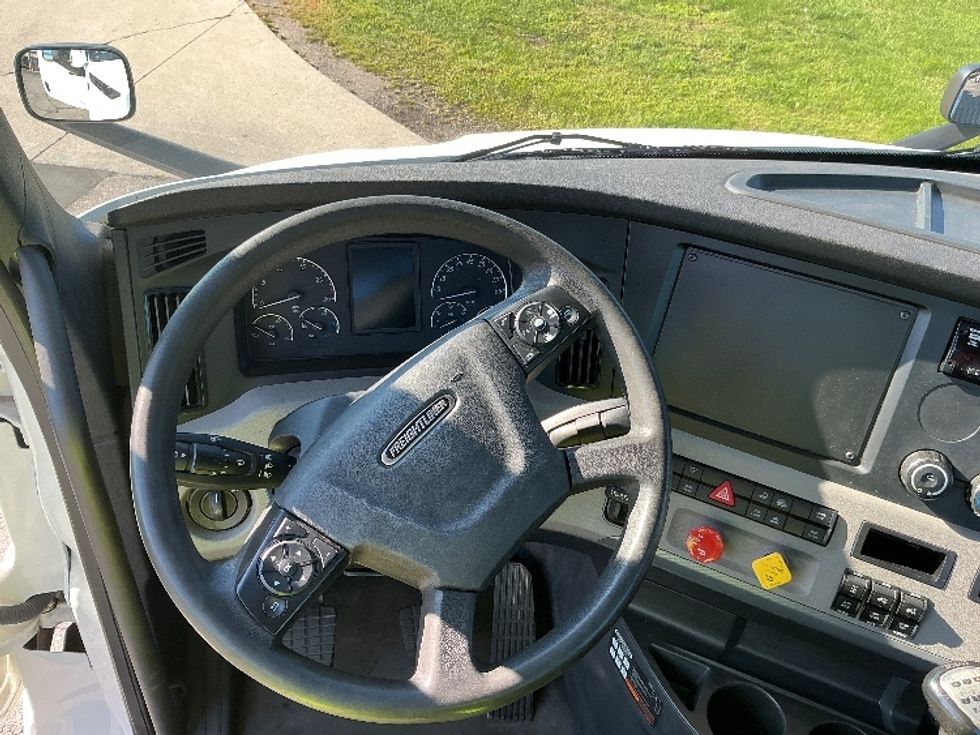 Day Cab Tractor-Heavy Duty Tractors-Freightliner-2020-T11664ST-Elkhart-IN-269,223\n\t\tmiles-$ 51,250 - Image 11
