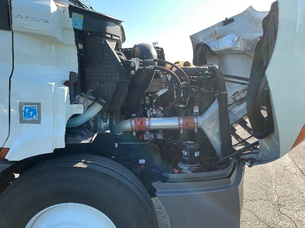 Day Cab Tractor-Heavy Duty Tractors-Freightliner-2020-T11664ST-Elkhart-IN-269,223\n\t\tmiles-$ 51,250 - Image 15