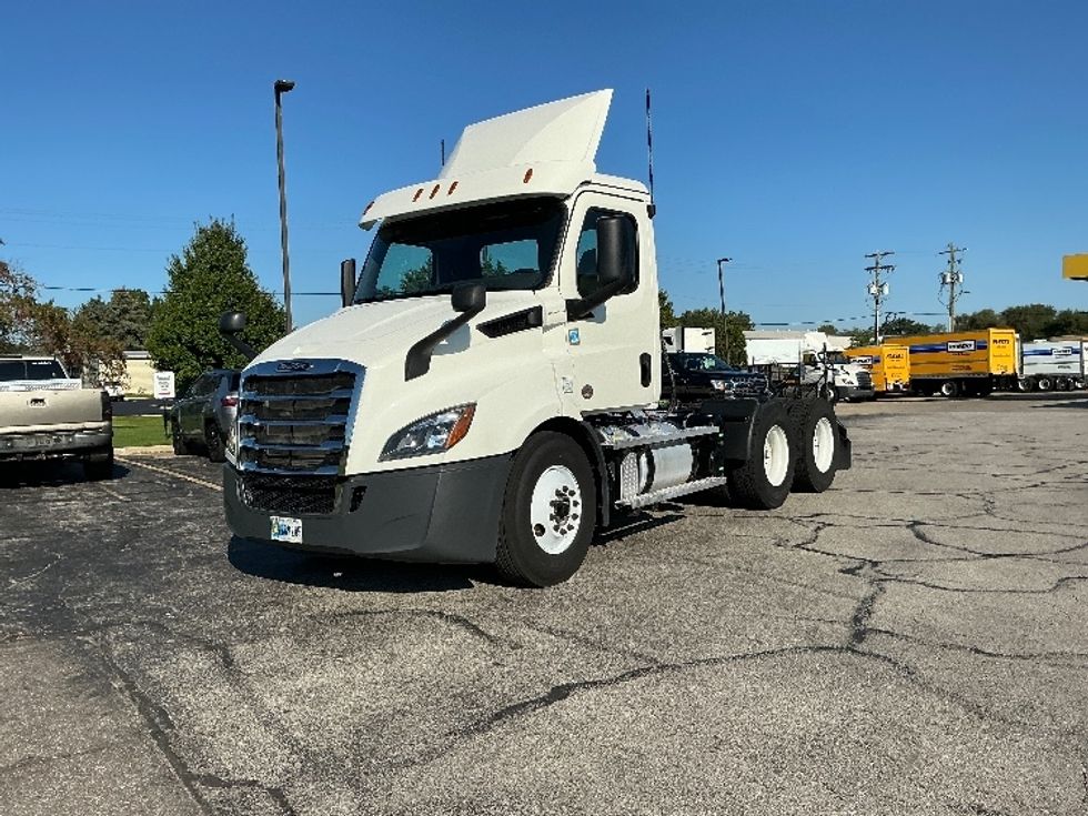 Day Cab Tractor-Heavy Duty Tractors-Freightliner-2020-T11664ST-Elkhart-IN-269,223\n\t\tmiles-$ 51,250 - Image 3
