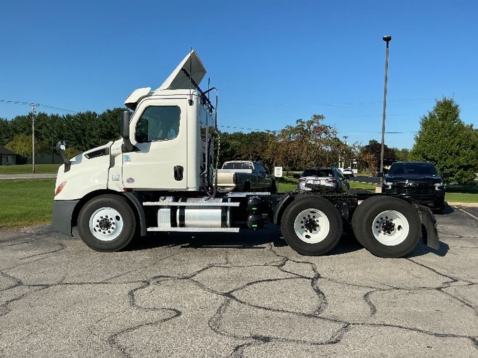 Day Cab Tractor-Heavy Duty Tractors-Freightliner-2020-T11664ST-Elkhart-IN-269,223\n\t\tmiles-$ 51,250 - Image 4