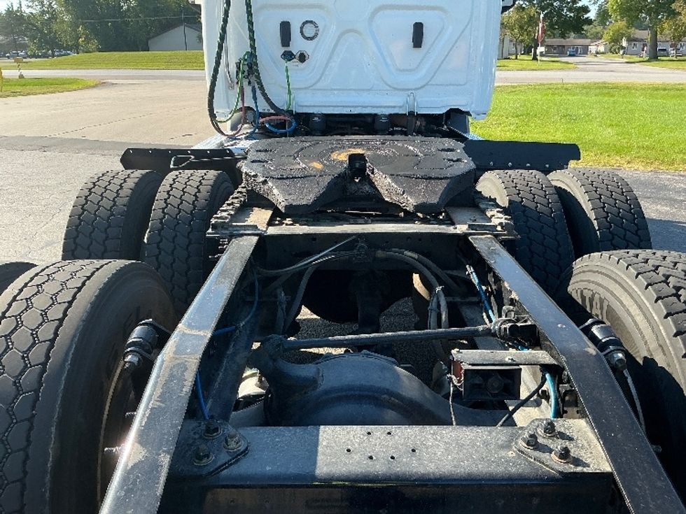 Day Cab Tractor-Heavy Duty Tractors-Freightliner-2020-T11664ST-Elkhart-IN-269,223\n\t\tmiles-$ 51,250 - Image 6