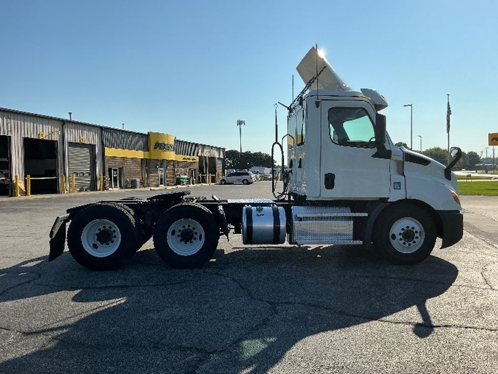 Day Cab Tractor-Heavy Duty Tractors-Freightliner-2020-T11664ST-Elkhart-IN-269,223\n\t\tmiles-$ 51,250 - Image 8