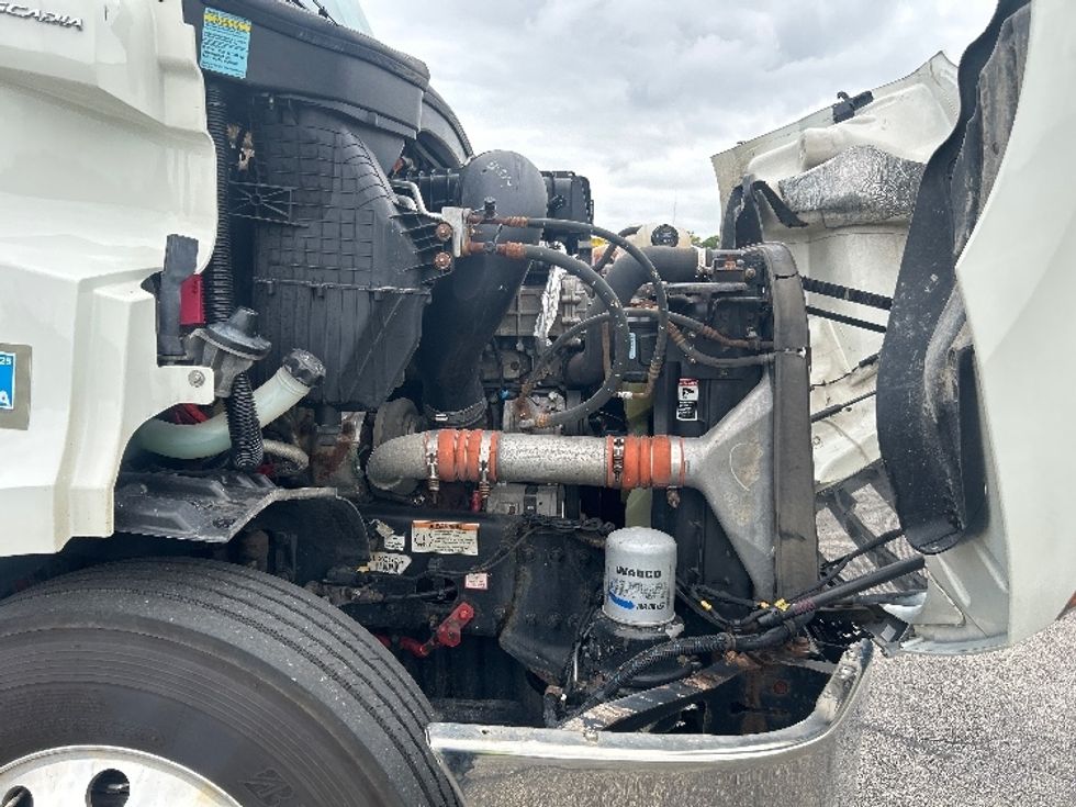 Day Cab Tractor-Heavy Duty Tractors-Freightliner-2020-T11664ST-Elkhart-IN-571,099\n\t\tmiles-$ 37,500 - Image 15