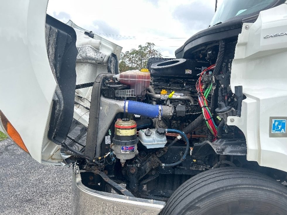 Day Cab Tractor-Heavy Duty Tractors-Freightliner-2020-T11664ST-Elkhart-IN-571,099\n\t\tmiles-$ 37,500 - Image 16