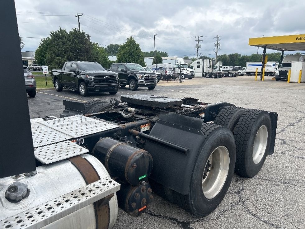 Day Cab Tractor-Heavy Duty Tractors-Freightliner-2020-T11664ST-Elkhart-IN-571,099\n\t\tmiles-$ 37,500 - Image 17